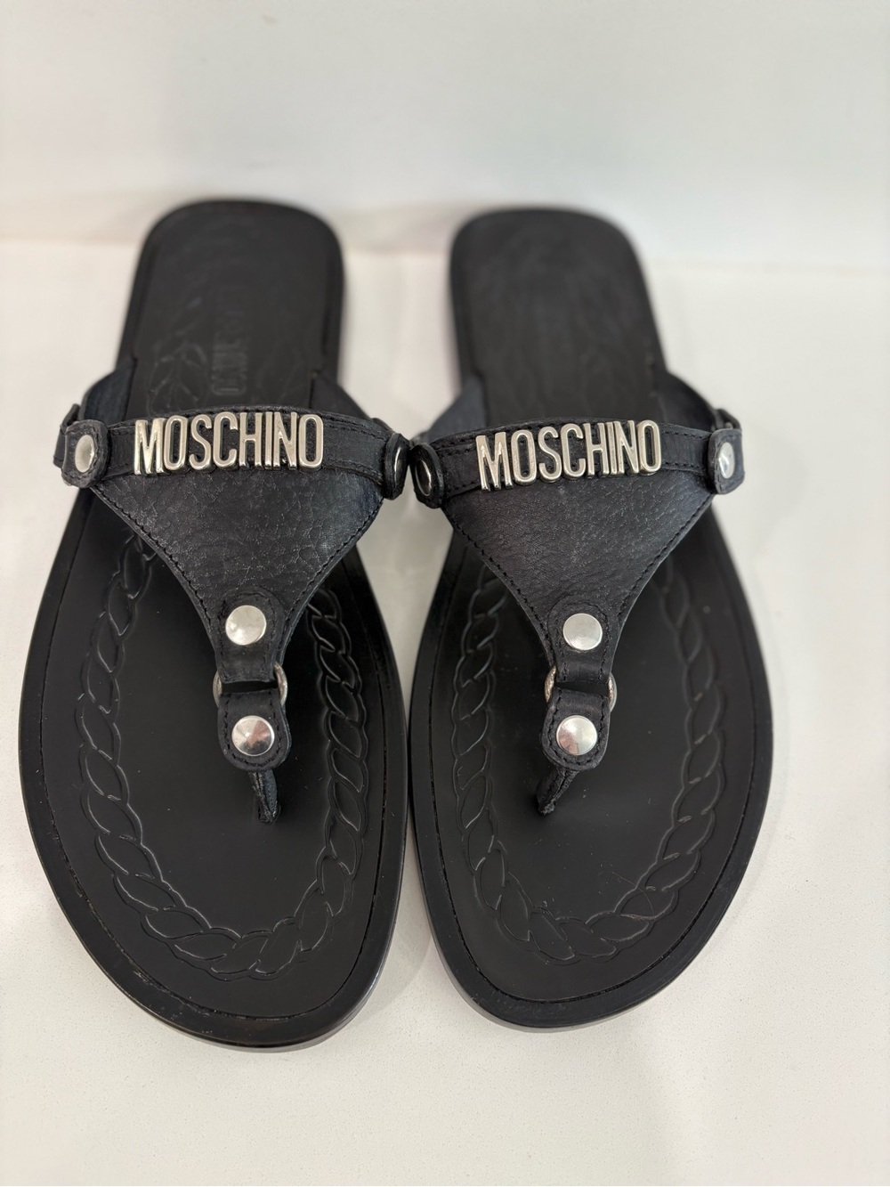 Rare Vintage Moschino Men’s Leather Logo Thong Sandals EU 43 NWOT Black Silver